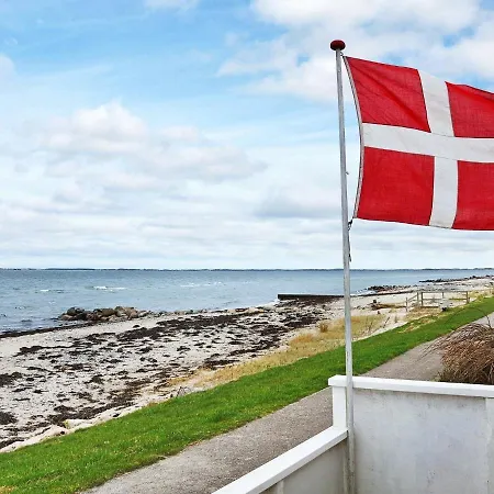 Enticing Holiday In With Sea Nearby *