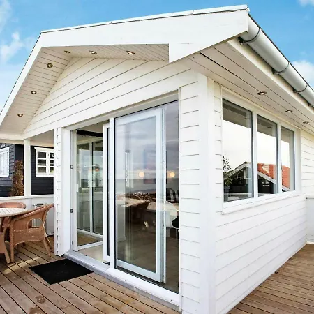 Enticing Holiday In With Sea Nearby