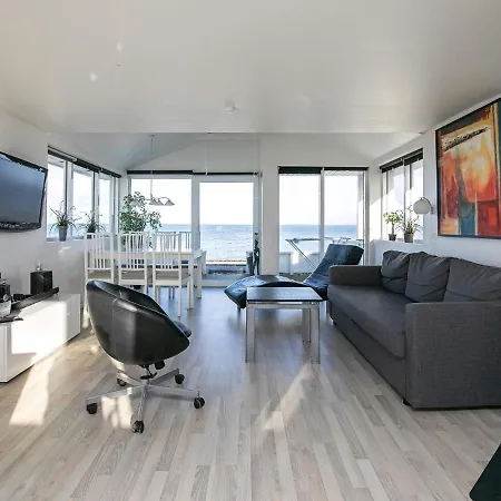 Vakantiehuis Enticing Holiday In With Sea Nearby