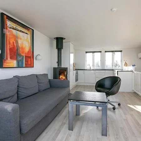 Enticing Holiday In With Sea Nearby Vakantiehuis *